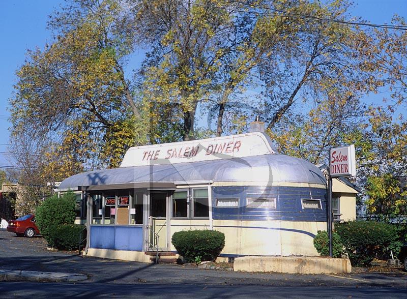 Salem Diner, Exterior