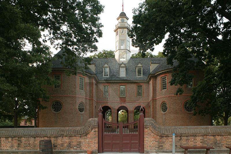 Colonial Capitol, Exterior