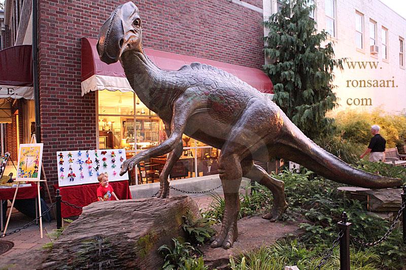Hadrosaurus Sculpture