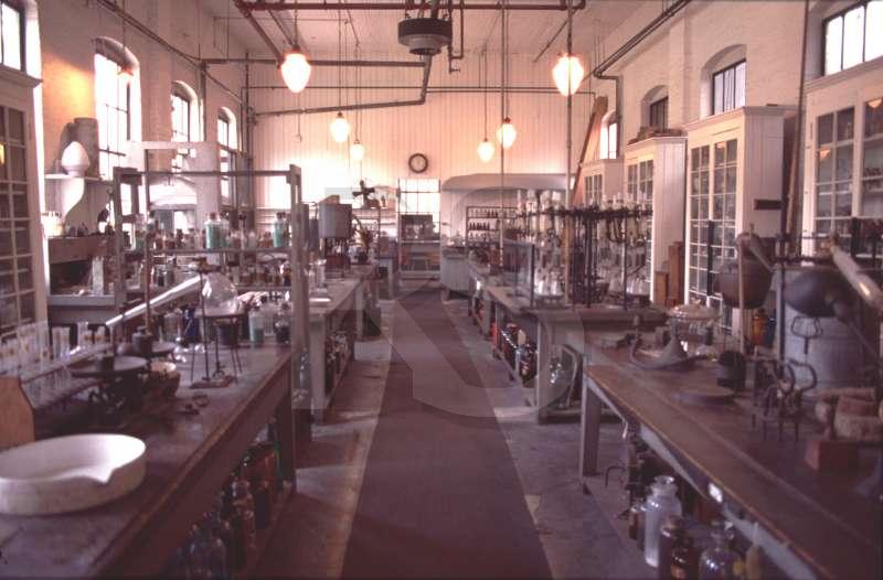 Edison's Lab, Interior