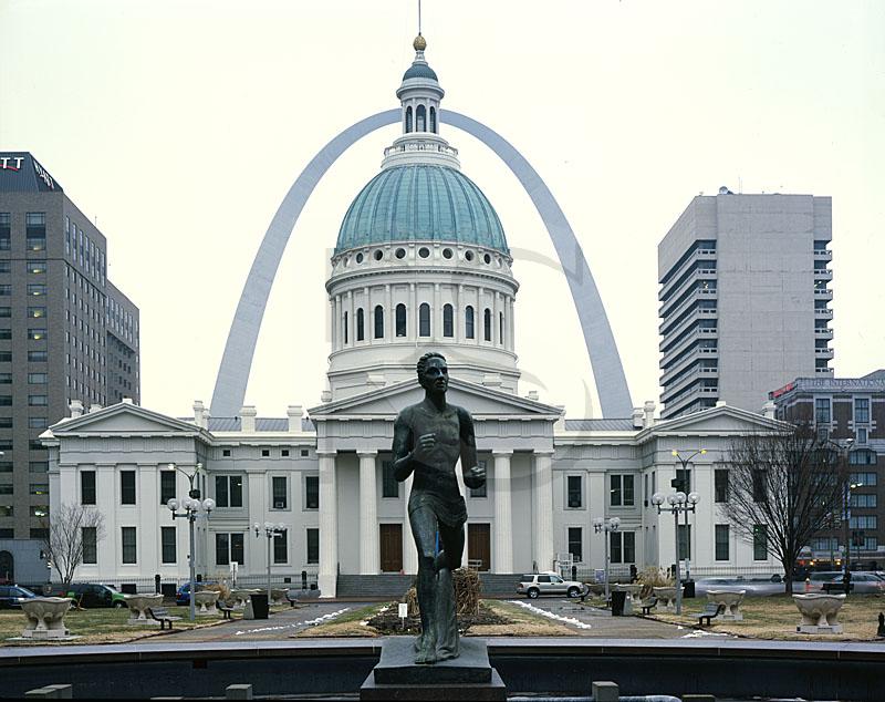 Old Courthouse and Gateway Arch
