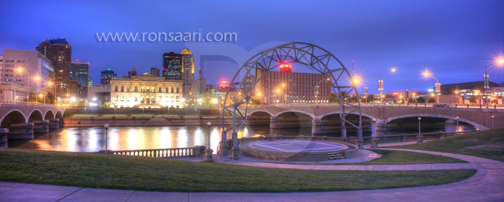 Des Moines Skyline At Dusk Panoramic 1